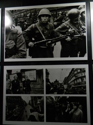 Expozitia „Invazie 68 Praga“: amintiri in alb-negru dintr-un august sangeros